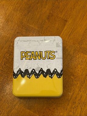 Peanuts Wallet in Tin Box